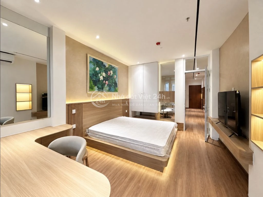 NHÀ MỚI FULL ĐỒ TIỆN NGHI BAN CÔNG NGAY MẶT PHỐ - HANOI CENTRE
