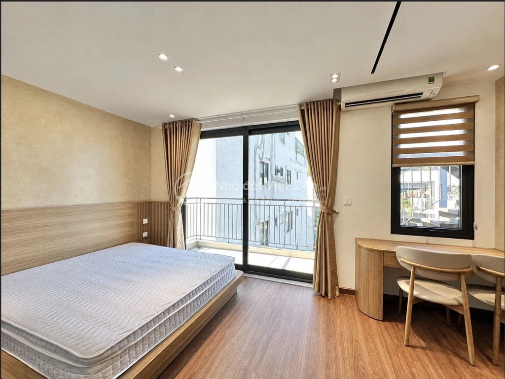 NHÀ MỚI FULL ĐỒ TIỆN NGHI BAN CÔNG NGAY MẶT PHỐ - HANOI CENTRE