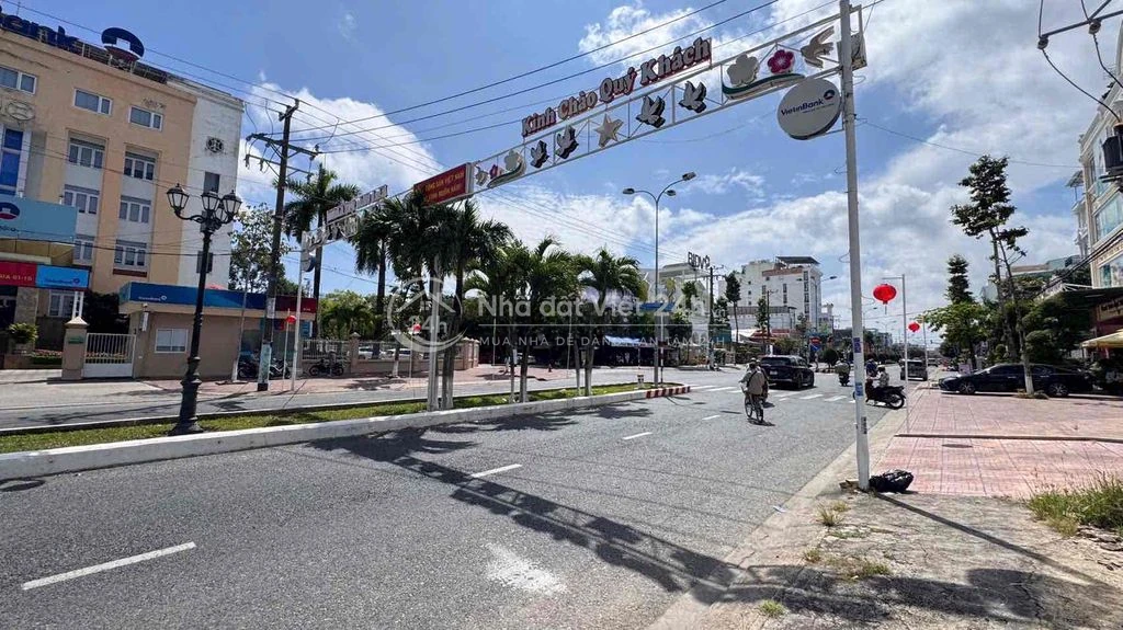 Mặt Bằng 3/2 450m2 2 MT trước sau gần vòng xoay lạc hồng
