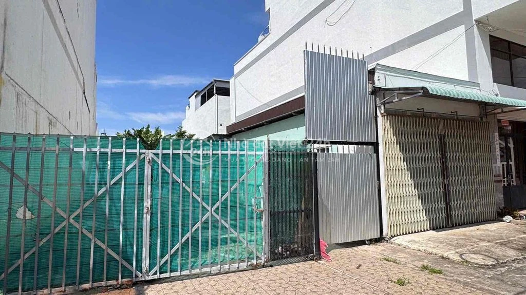 Mặt Bằng 3/2 450m2 2 MT trước sau gần vòng xoay lạc hồng