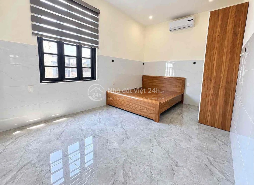 Cho thuê nhà 2 tầng có sân thượng đường 7m5 Bùi Vịnh