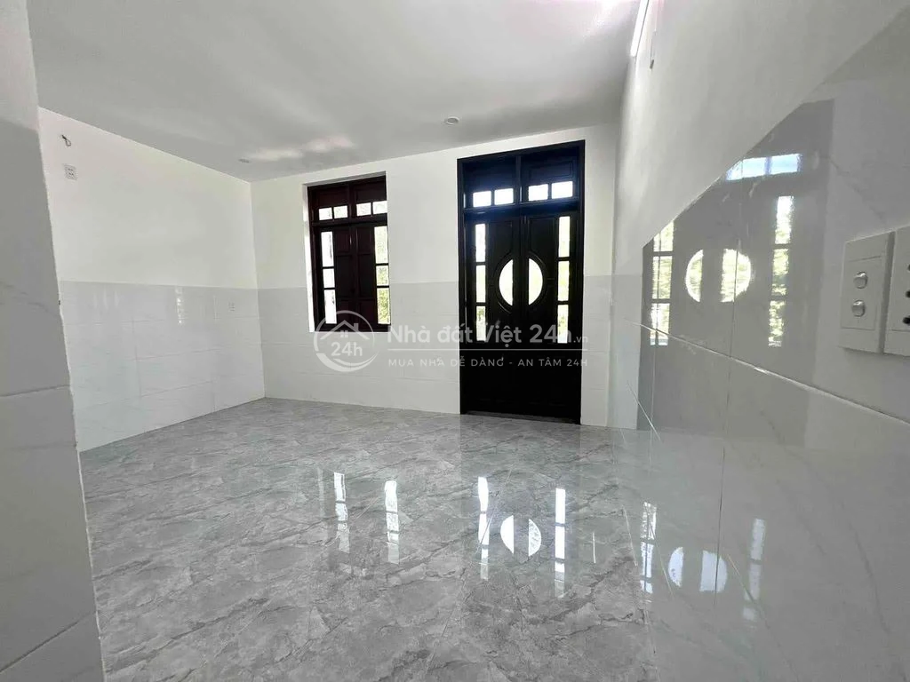 Cho thuê nhà 2 tầng có sân thượng đường 7m5 Bùi Vịnh
