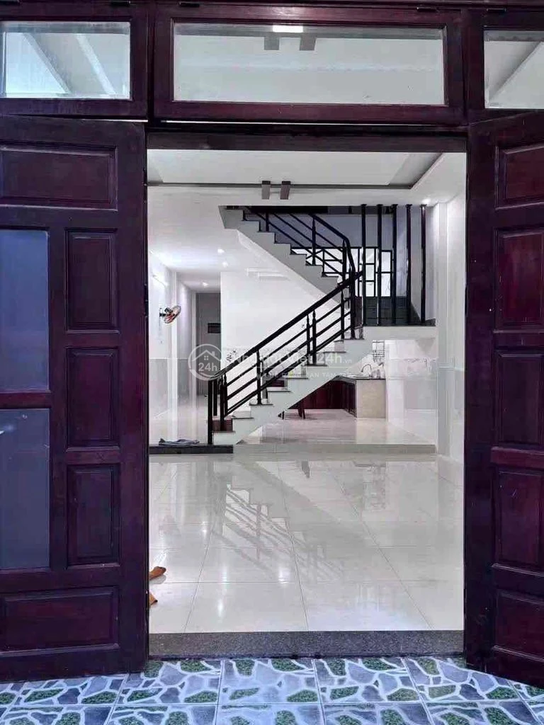 Cho thuê nhà 2 tầng 2 mê đường 5m5 kề LÊ ĐẠI HÀNH 3pn, 2wc, phòng thờ,