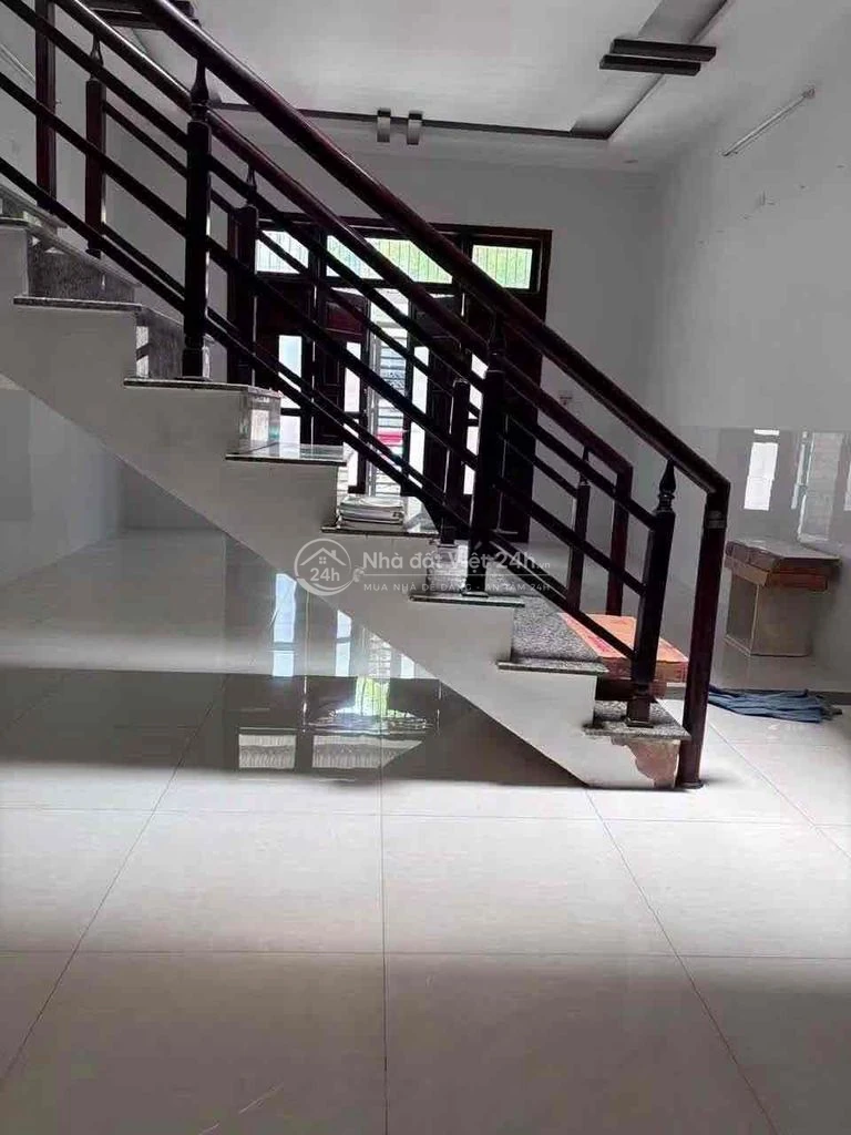 Cho thuê nhà 2 tầng 2 mê đường 5m5 kề LÊ ĐẠI HÀNH 3pn, 2wc, phòng thờ,