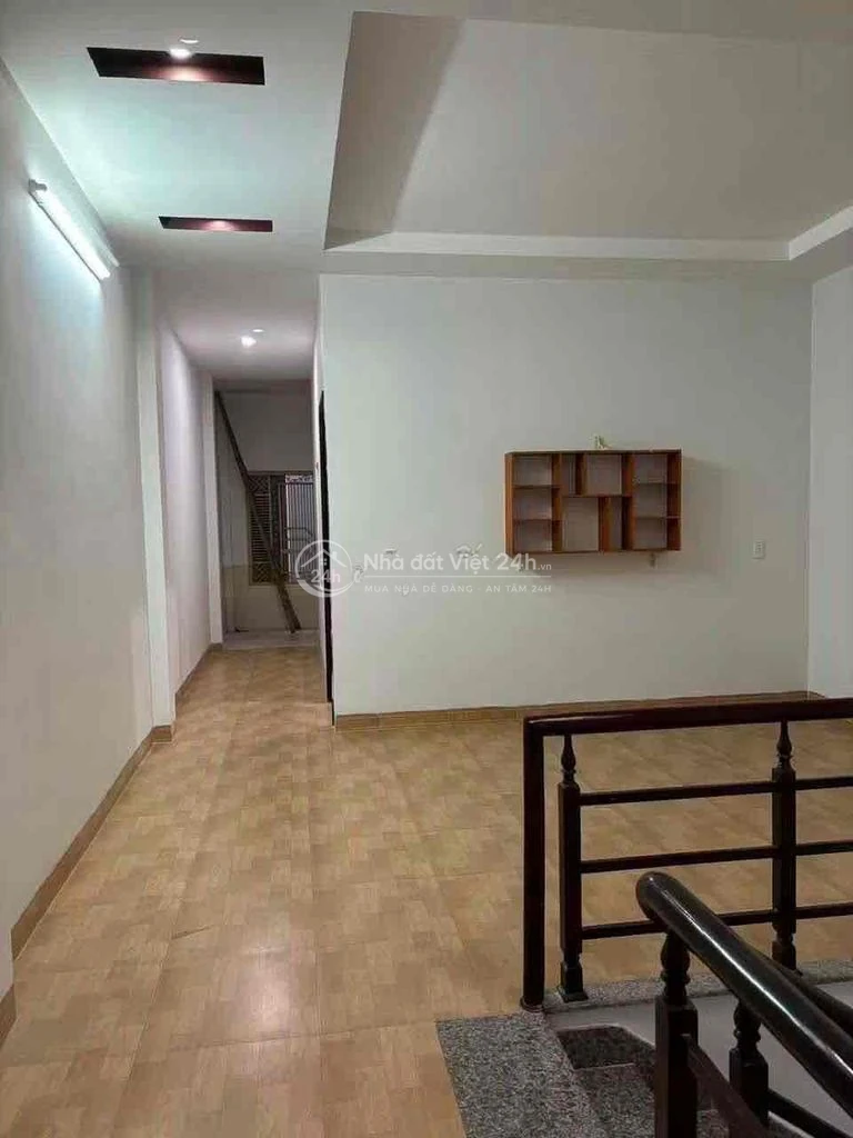 Cho thuê nhà 2 tầng 2 mê đường 5m5 kề LÊ ĐẠI HÀNH 3pn, 2wc, phòng thờ,