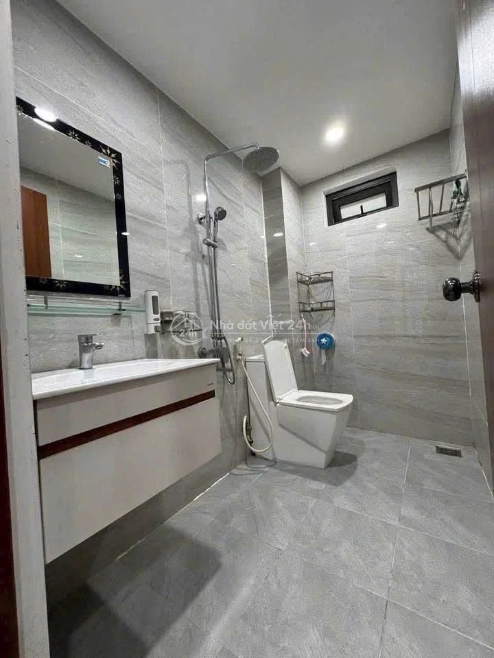 Cho thuê nhà đẹp nguyên căn đường Mai Chí Thọ, Phường Hòa Xuân, 4PN