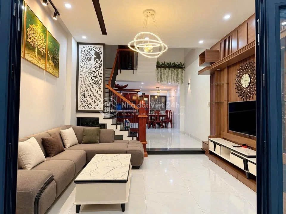 Cho thuê nhà đẹp nguyên căn đường Mai Chí Thọ, Phường Hòa Xuân, 4PN