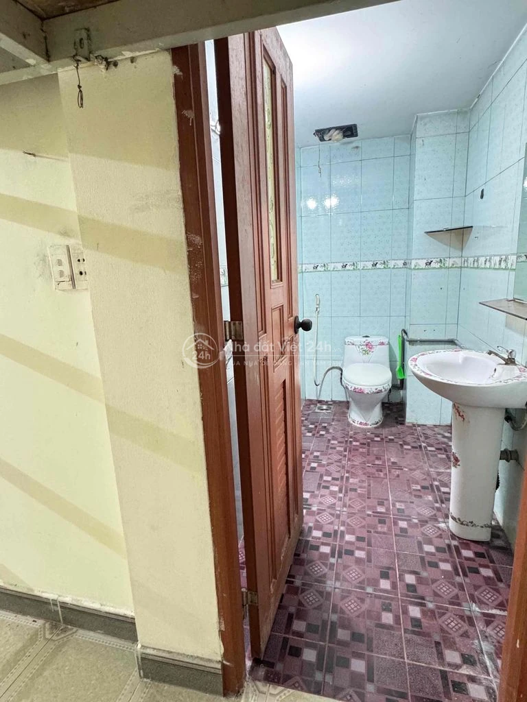 PHÒNG TRỌ - GẦN CHỢ ĐÊM BÀ HOM