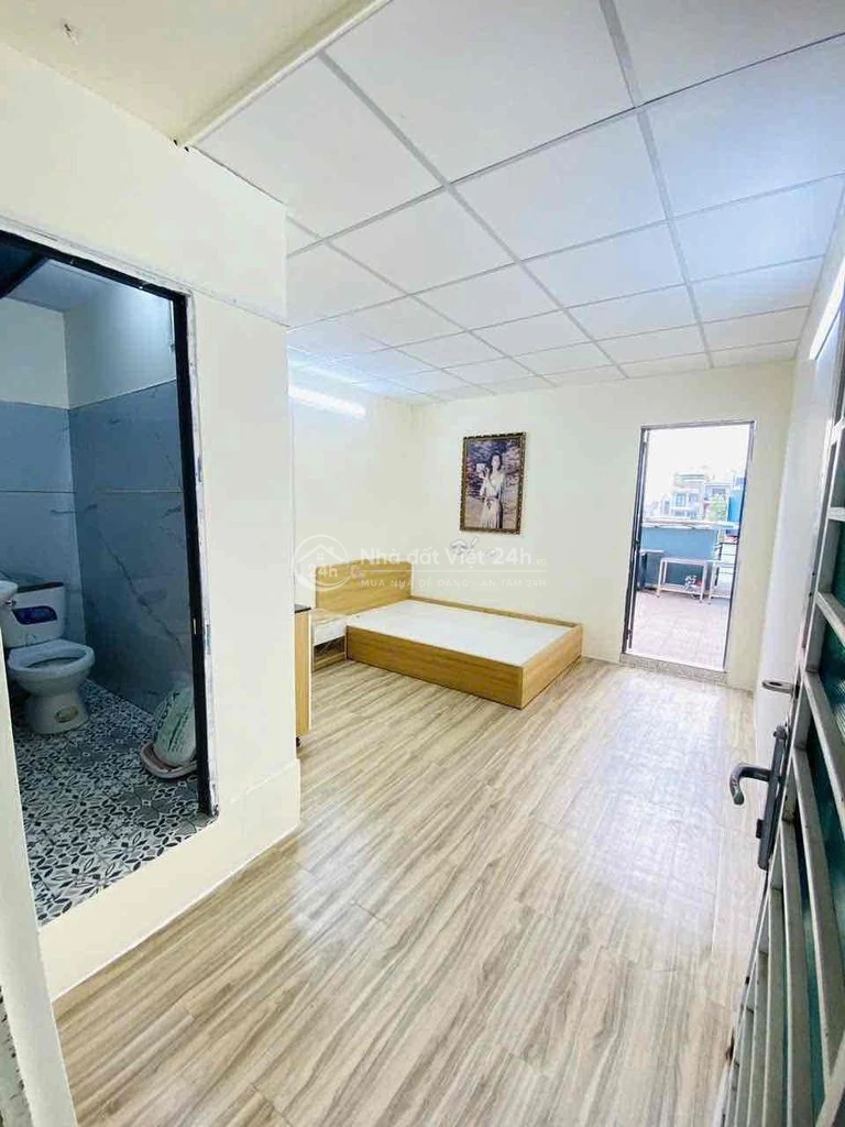 CHO THUÊ PHÒNG STUDIO BAN CÔNG RIÊNG SIÊU RỘNG GẦN ĐẠI HỌC VHU - ÂU CO