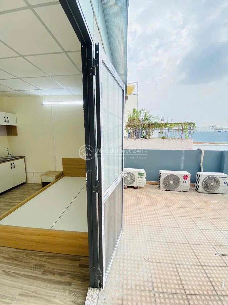 CHO THUÊ PHÒNG STUDIO BAN CÔNG RIÊNG SIÊU RỘNG GẦN ĐẠI HỌC VHU - ÂU CO
