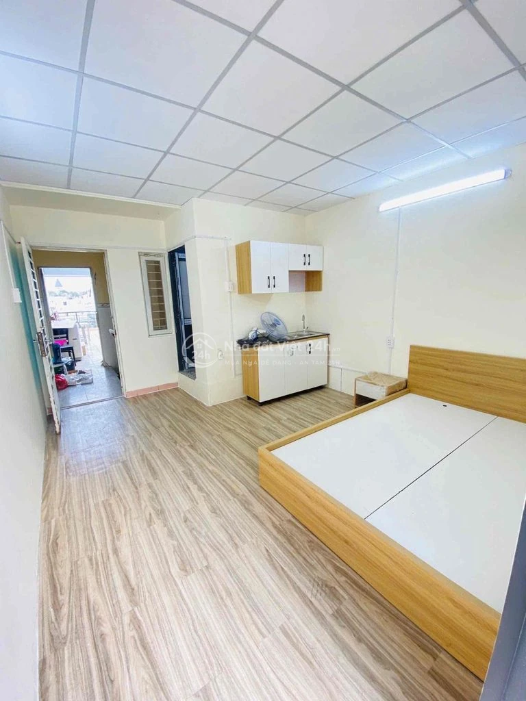 CHO THUÊ PHÒNG STUDIO BAN CÔNG RIÊNG SIÊU RỘNG GẦN ĐẠI HỌC VHU - ÂU CO
