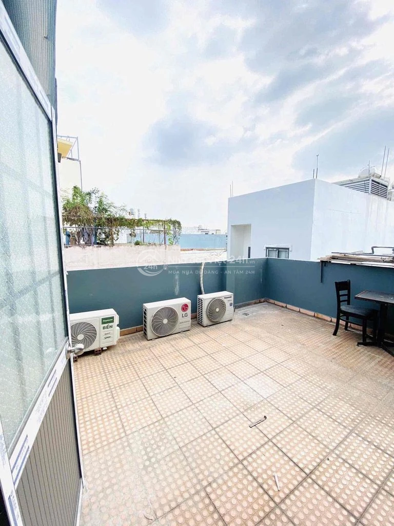 CHO THUÊ PHÒNG STUDIO BAN CÔNG RIÊNG SIÊU RỘNG GẦN ĐẠI HỌC VHU - ÂU CO