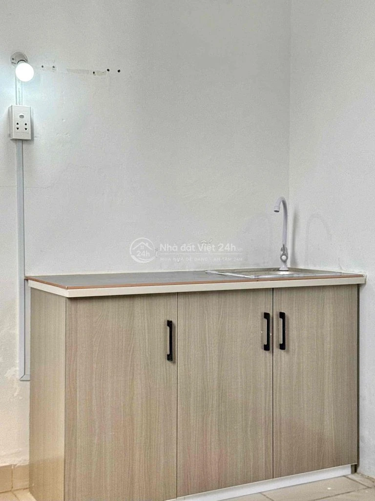 Cho Thuê Phòng Cửa Sổ Trời - Giờ Giấc Tự Do Ngay Gần Đầm Sen,Ngã Tư Xã