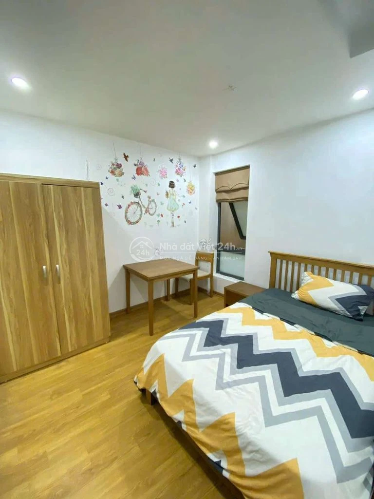 292 Nghi Tàm 2 ngủ 1 khách 2 vệ sinh
