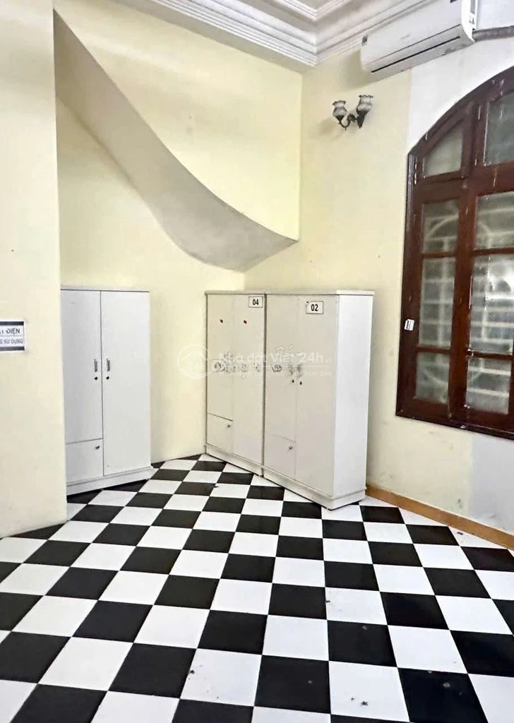Cho thuê nhà mặt ngõ 2 Xuân Đỉnh, dt 140m, 2 ô tô tránh giá 22tr