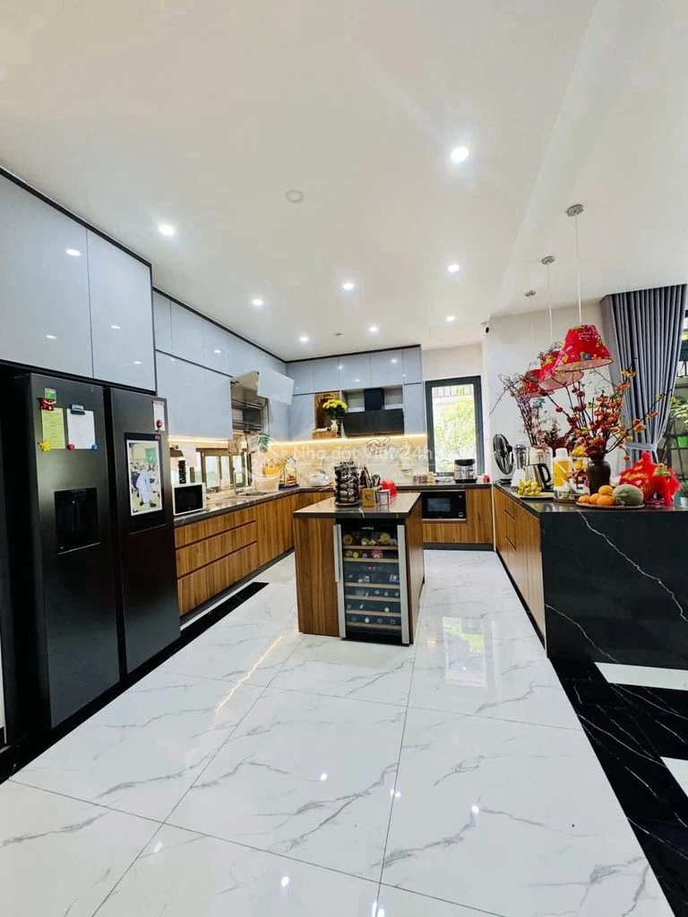 Bán biệt thự sân vườn 220m2 4 tầng Long Trường chỉ nhỉnh 26 Tỷ