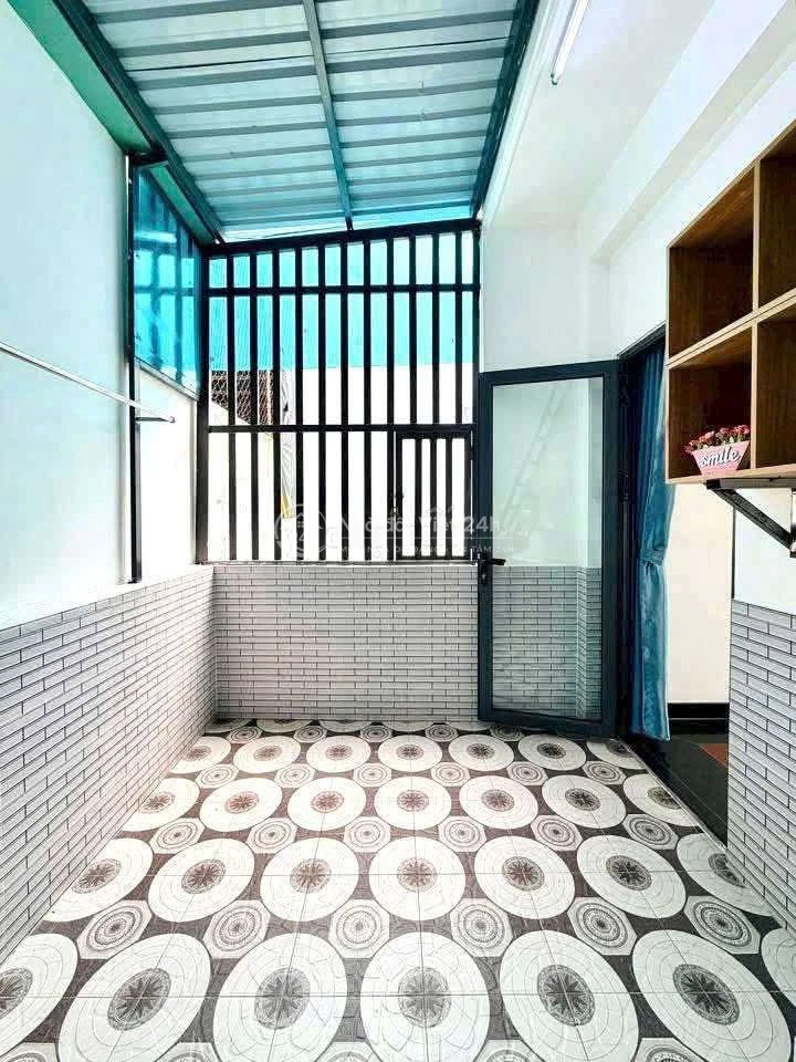 Bán nhà 3 tầng sát bên E mart - 34m² HXH - 3PN - nhỉnh 4 tỷ