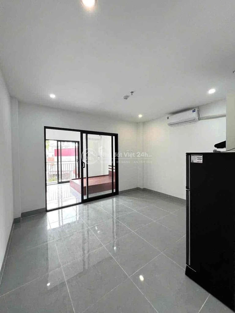 CĂN HỘ 1N1K BAN CÔNG DIỆN TÍCH LỚN THOÁNG NGAY CÔNG VIÊN HOÀ BÌNH