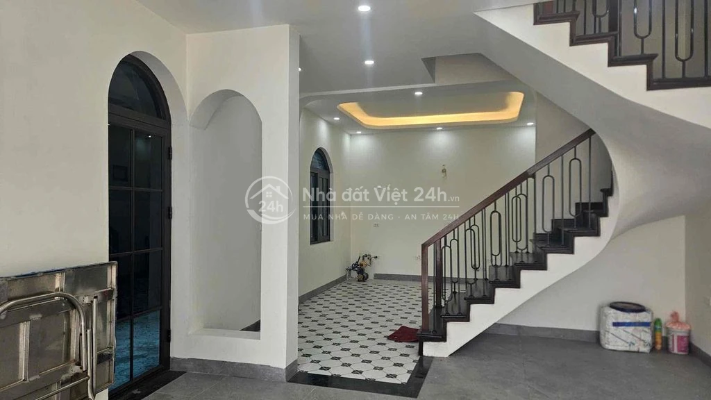 NHÀ NGUYÊN CĂN NGUYỄN HOÀNG TÔN, 50M2x5T. Ô TÔ, KD AIRBNB, VP