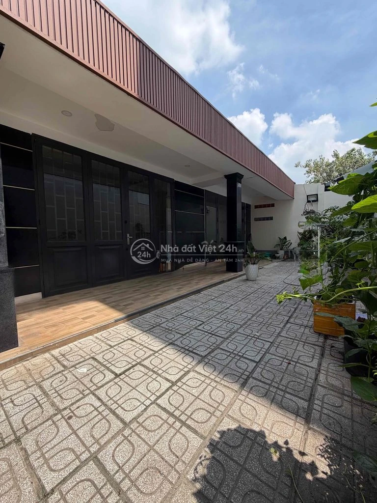 8.5 tỉ HẺM XE HƠI- QL13 cũ.NGANG KHỦNG 12m.141m2sổ hồng riêng.