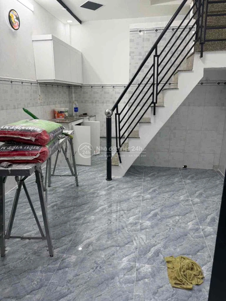 nhà cần bán gấp.ngay chợ đông quang.q12.có 2pn - 1wc