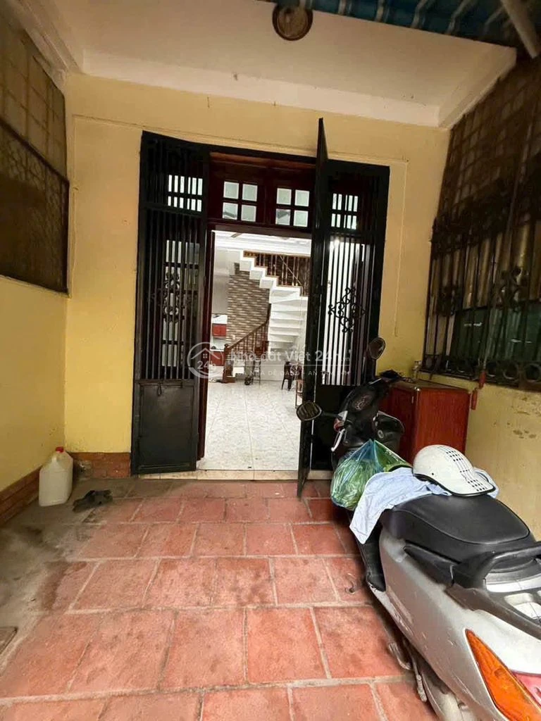 Cho thuê nhà Đức Giang- Vỉa hè- Ô tô tránh, Kinh Doanh, 4PN. Giá 6,8tr