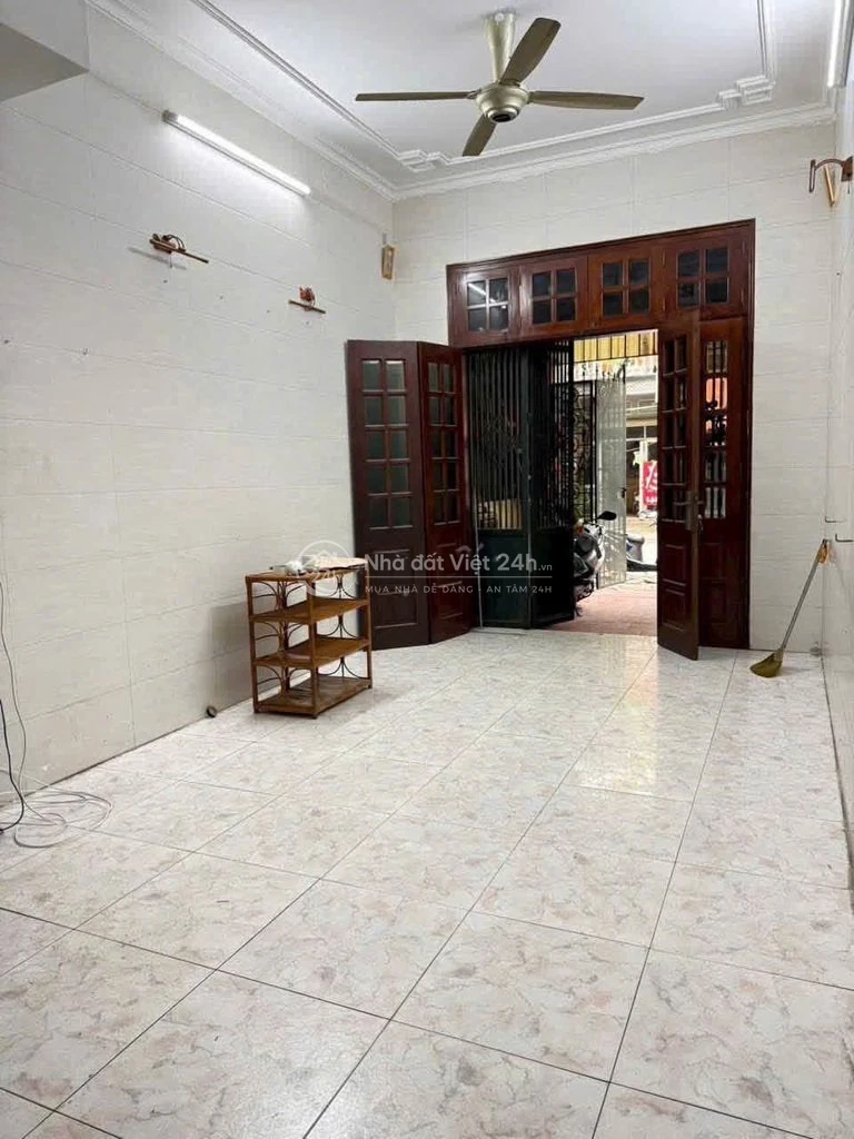 Cho thuê nhà Đức Giang- Vỉa hè- Ô tô tránh, Kinh Doanh, 4PN. Giá 6,8tr
