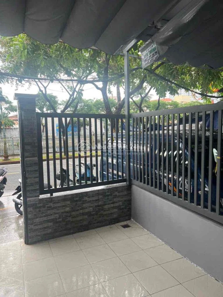 Ngang 3m2 dài 12m mặt tiền đường lò gốm Q6 Hiện trạng trệt trống suốt