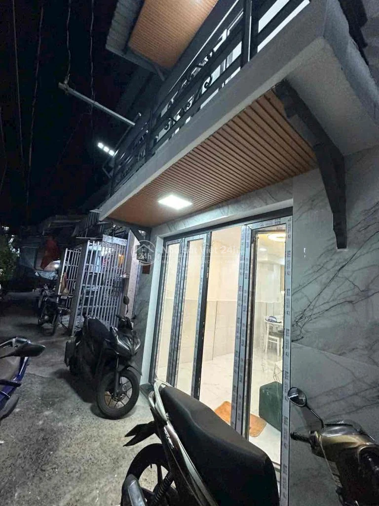 ngang 3m2 dài 7m 1 trệt 1 lầu full nội thất