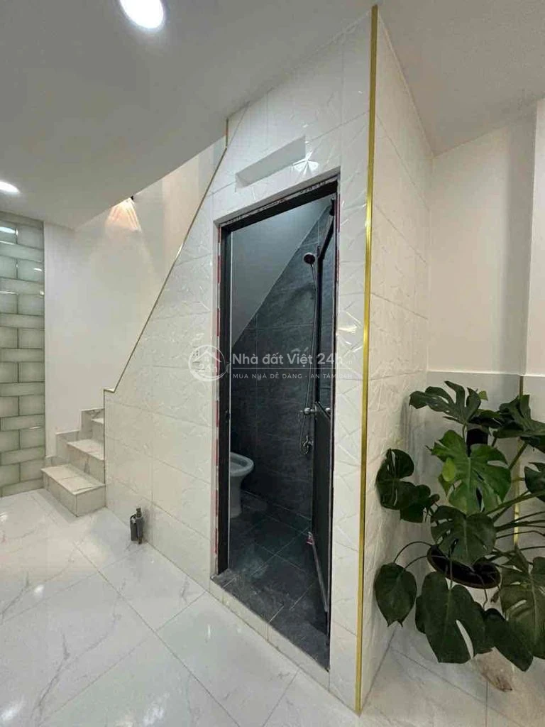 ngang 3m2 dài 7m 1 trệt 1 lầu full nội thất