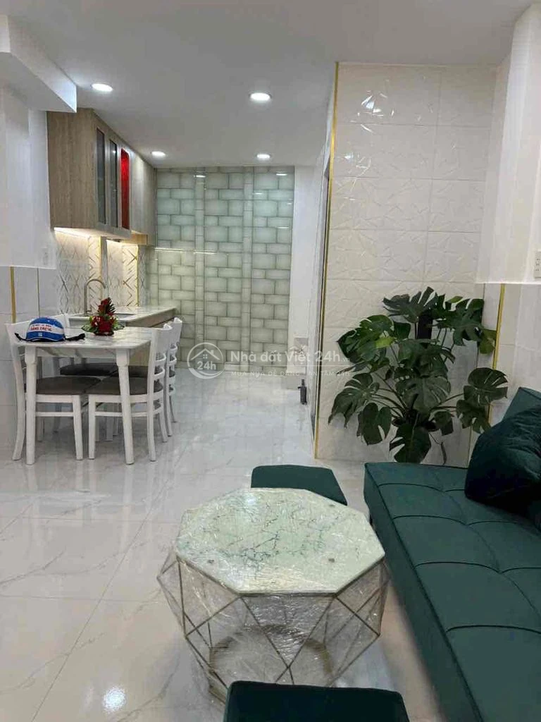 ngang 3m2 dài 7m 1 trệt 1 lầu full nội thất