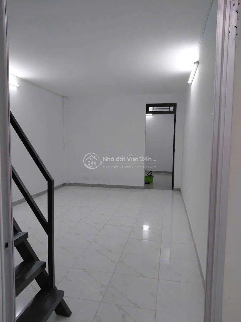 bán nhà tx13  cấp 4 do lửng