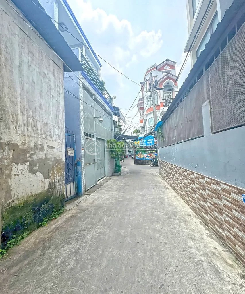 Hàng thơm - Nhà trệt lửng tiện xây mới 3.6x18m hẻm 44 Bùi Văn Ba, Q.7