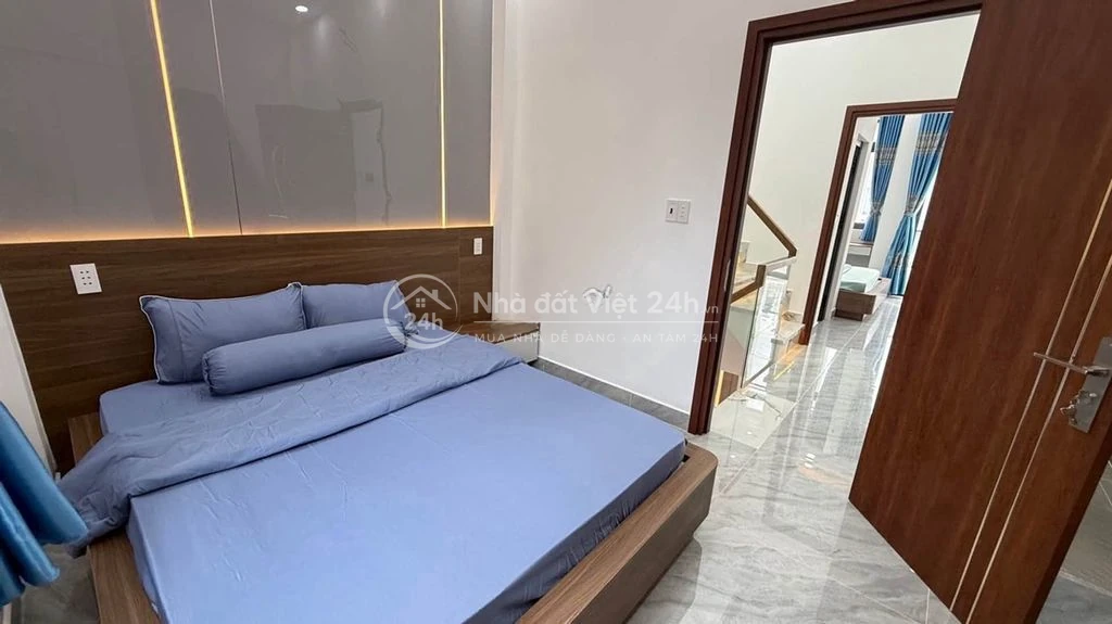 Bán nhà 3 lầu 4x14m đường Hà Huy Giáp Quận 12 mới 100%