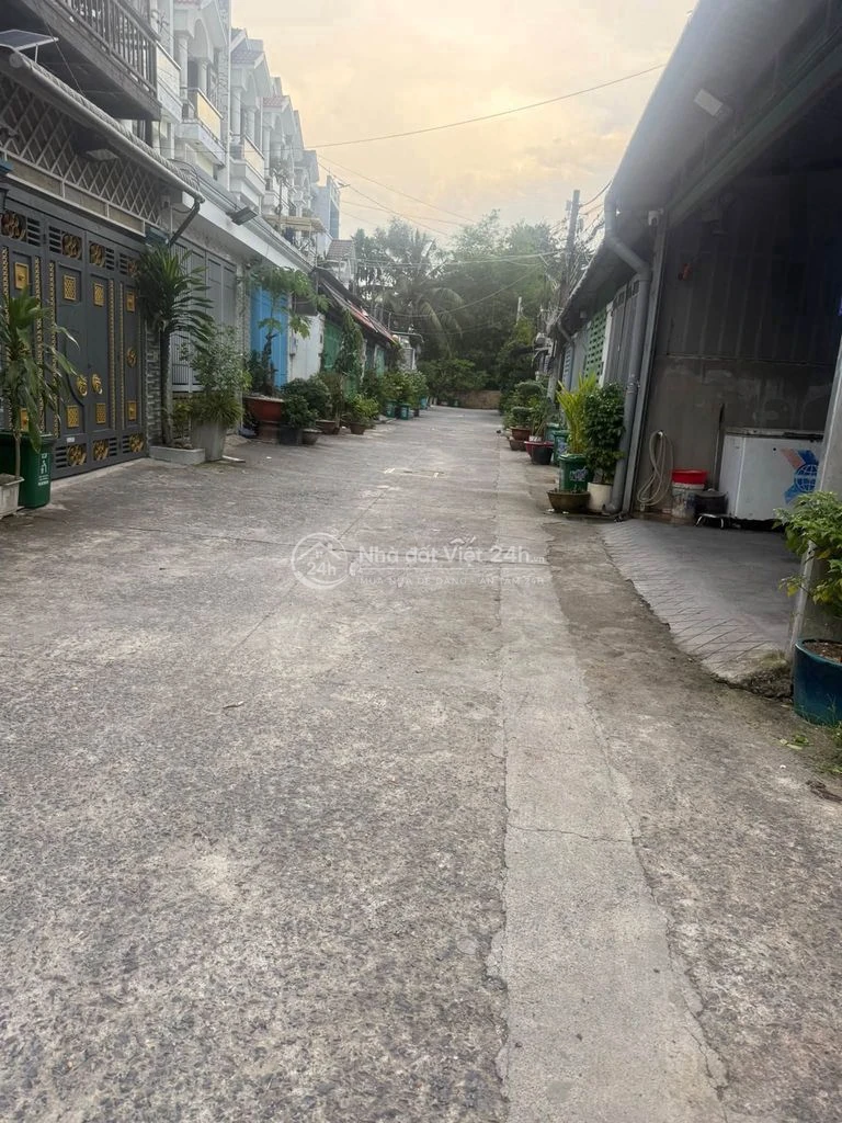 Bán nhà 3 lầu 4x14m đường Hà Huy Giáp Quận 12 mới 100%