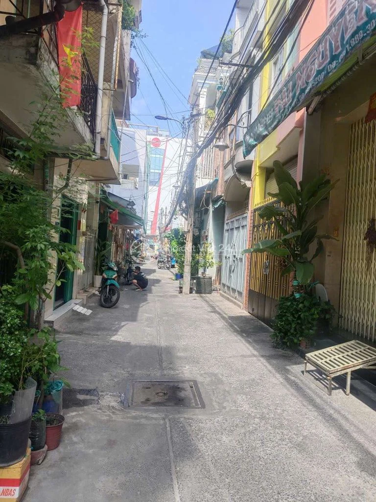 nhà Mai Xuân Thưởng đối diện central mall Võ Văn Kiệt