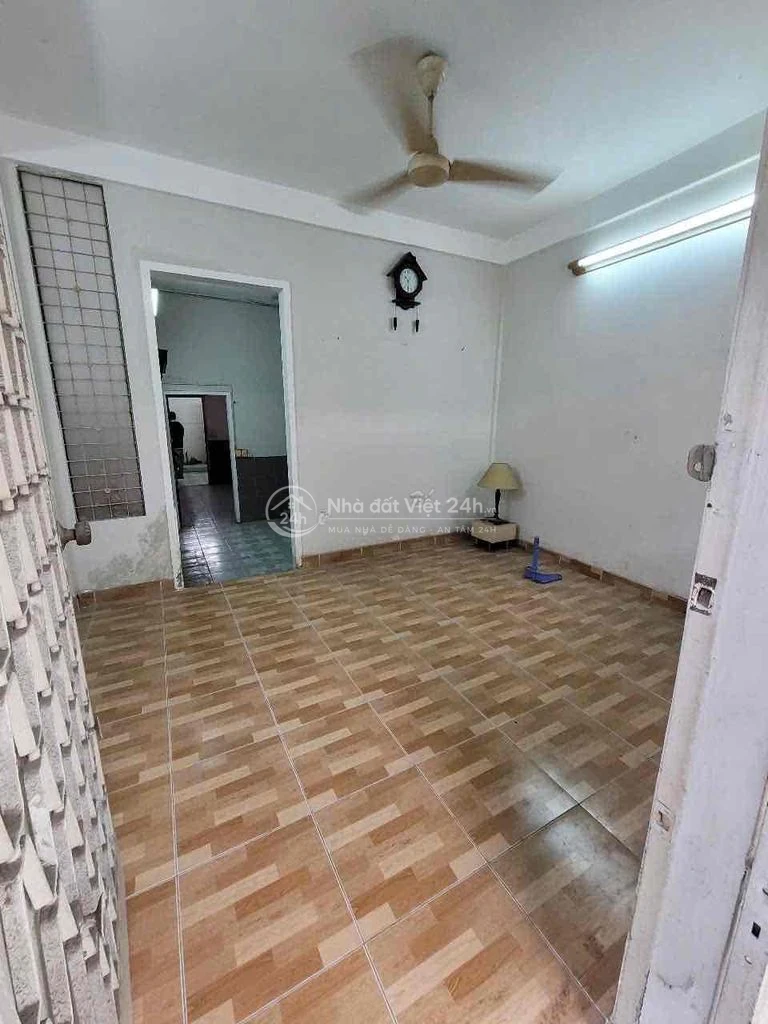 Bán nhà chính chủ mặt tiền hụt đường Hậu giang q6