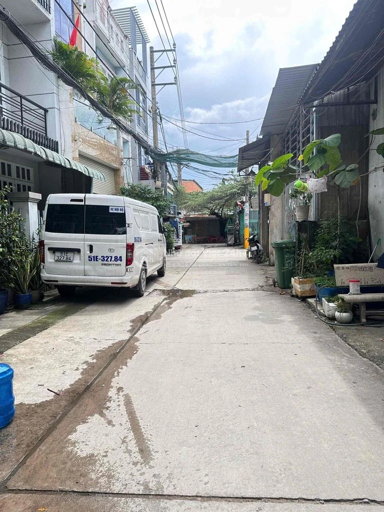 nhà hai tầng ngay tân kỳ tân qúi ,hẻm xe hơi giá nhỉnh hơn 4tỷ xíu