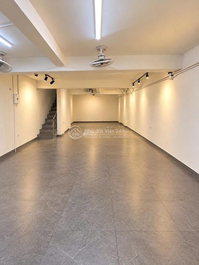 Cho thuê nhà mặt tiền 5m phố  Nguyên Hồng 52m2 5 tầng giá 35 tr