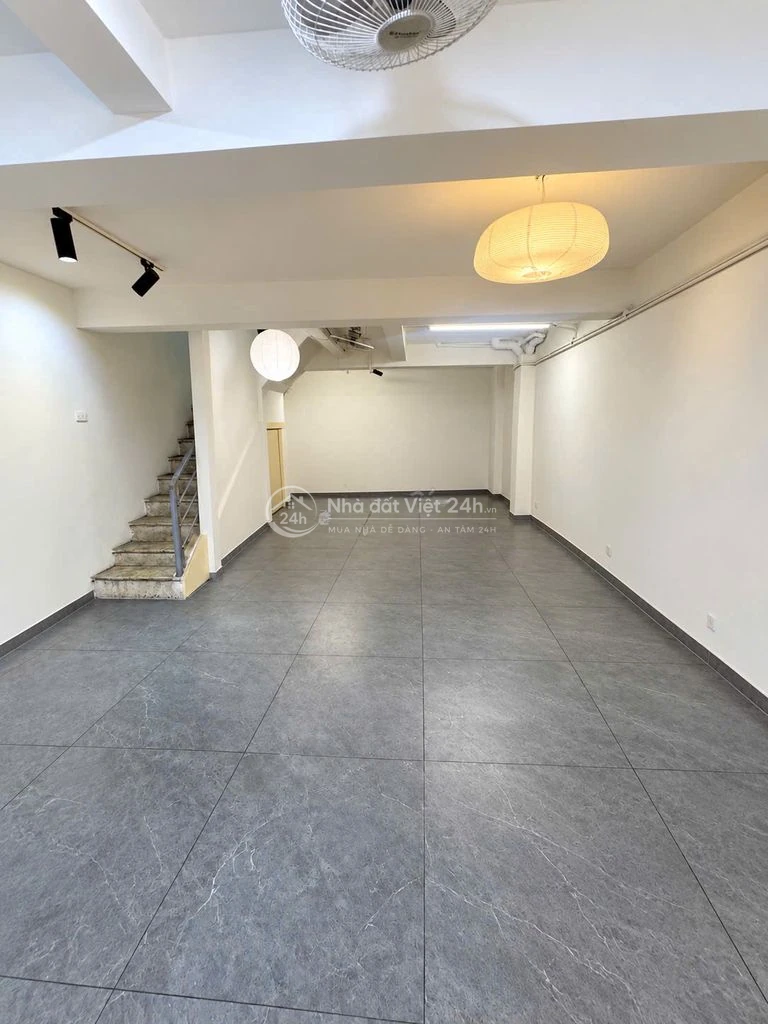 Cho thuê nhà mặt tiền 5m phố  Nguyên Hồng 52m2 5 tầng giá 35 tr
