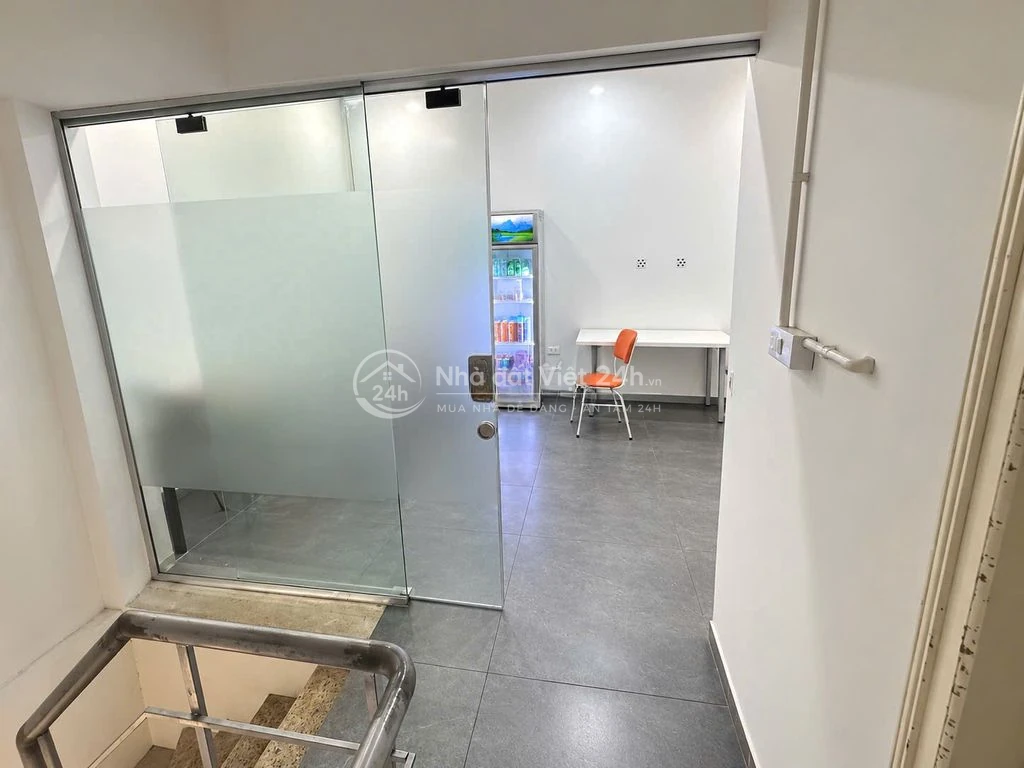 Cho thuê nhà mặt tiền 5m phố  Nguyên Hồng 52m2 5 tầng giá 35 tr
