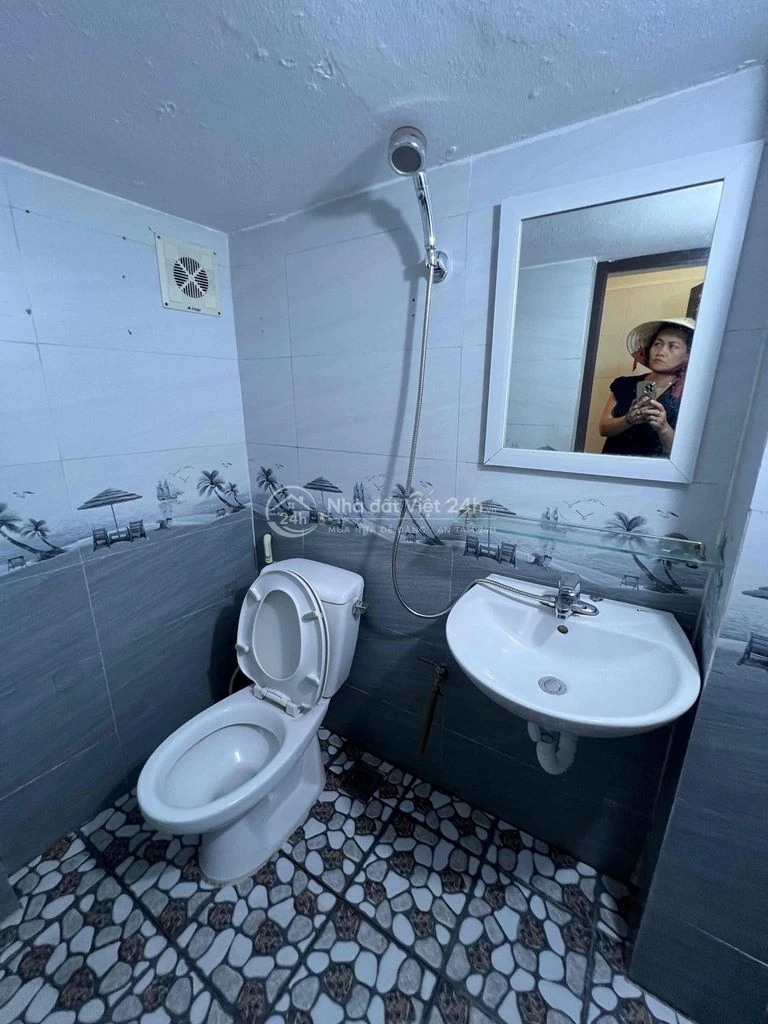 Cho thuê nhà nguyên căn dt 20mx4t - giá 10 tr