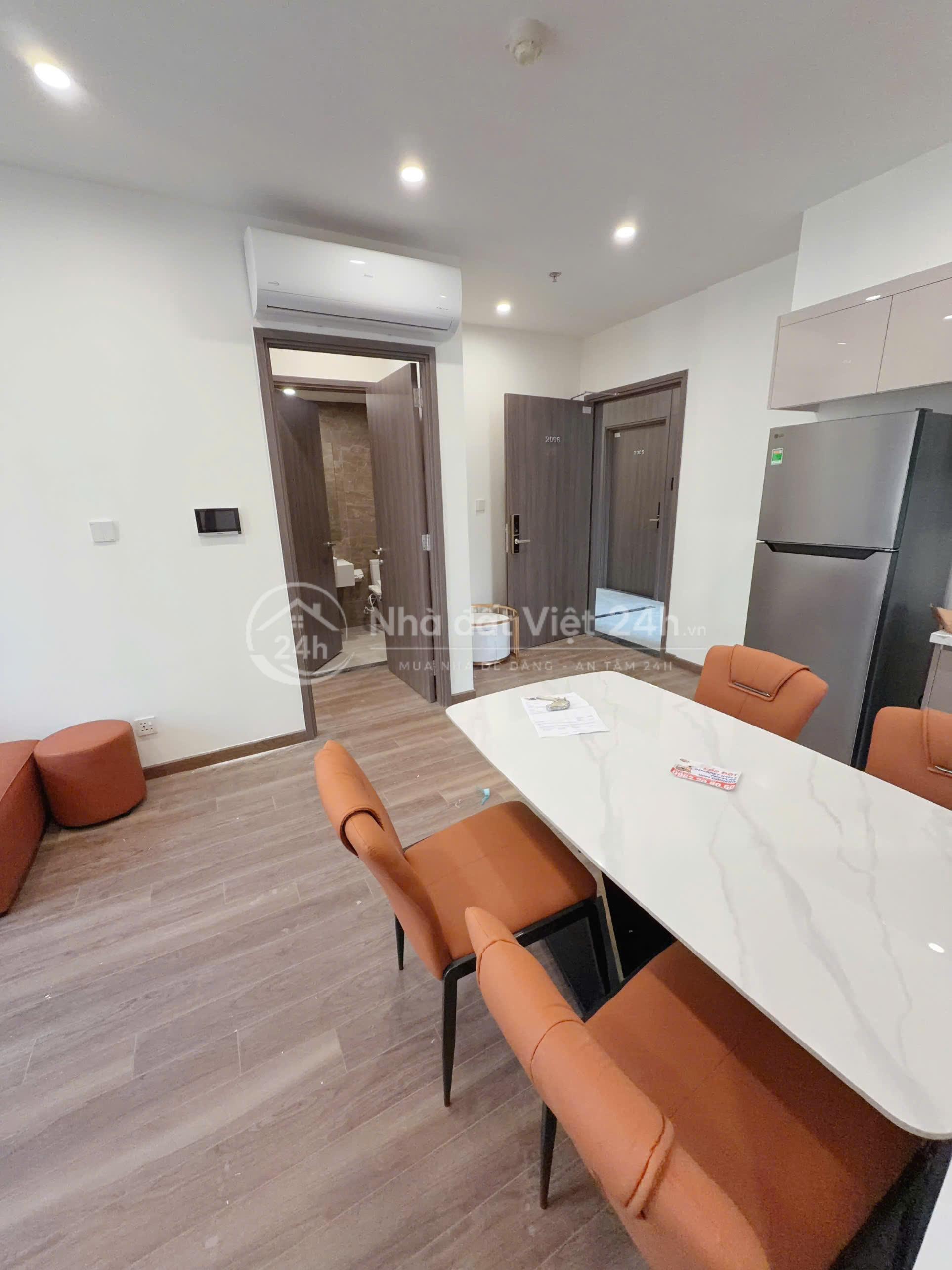 Chính chủ cần cho thuê căn hộ chung cư VOP tòa Be3 tầng cao gồm 2 ngủ đủ nội thất