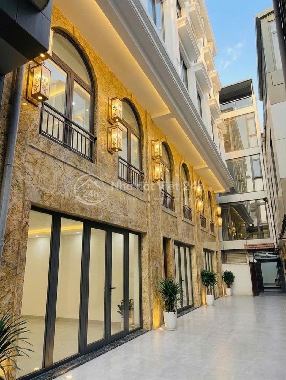 Cho thuê mặt bằng kinh doanh 240m gồm 9 tầng thang máy Mỹ Đình