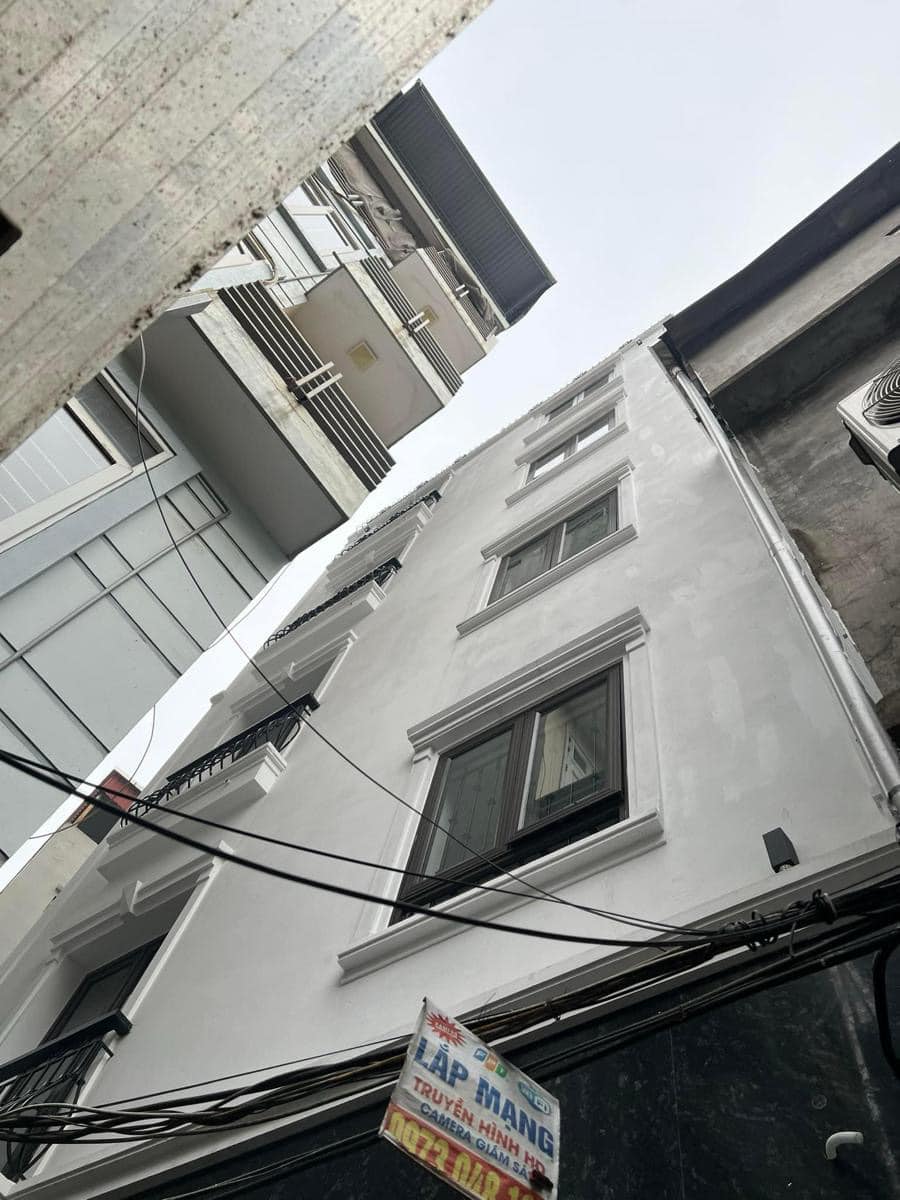 Bán nhà 7 tầng phố Hoàng Cầu 55 m mặt tiền 6.6 m giá 11 tỷ