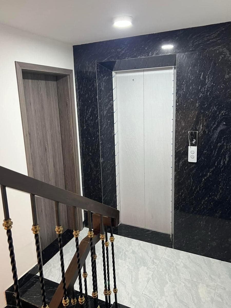 Bán nhà 7 tầng phố Hoàng Cầu 55 m mặt tiền 6.6 m giá 11 tỷ