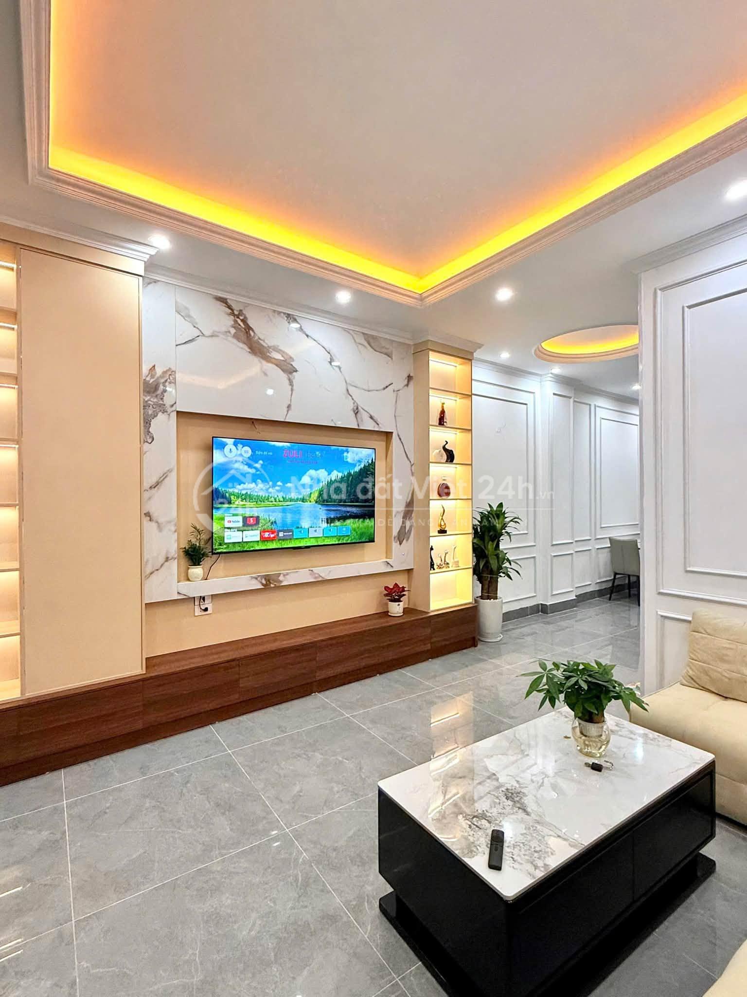 Bán nhà 5 tầng thang máy phố Vương Thừa vũ giá 11.5 tỷ