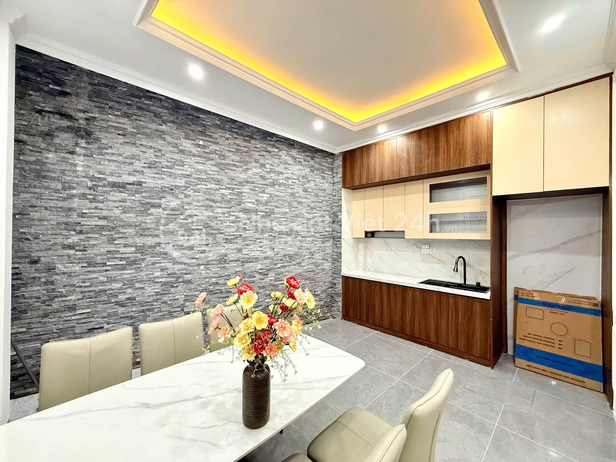Bán nhà 5 tầng thang máy phố Vương Thừa vũ giá 11.5 tỷ