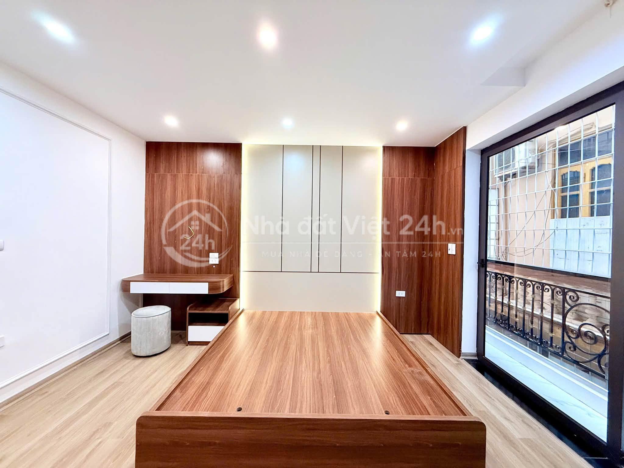 Bán nhà 5 tầng thang máy phố Vương Thừa vũ giá 11.5 tỷ