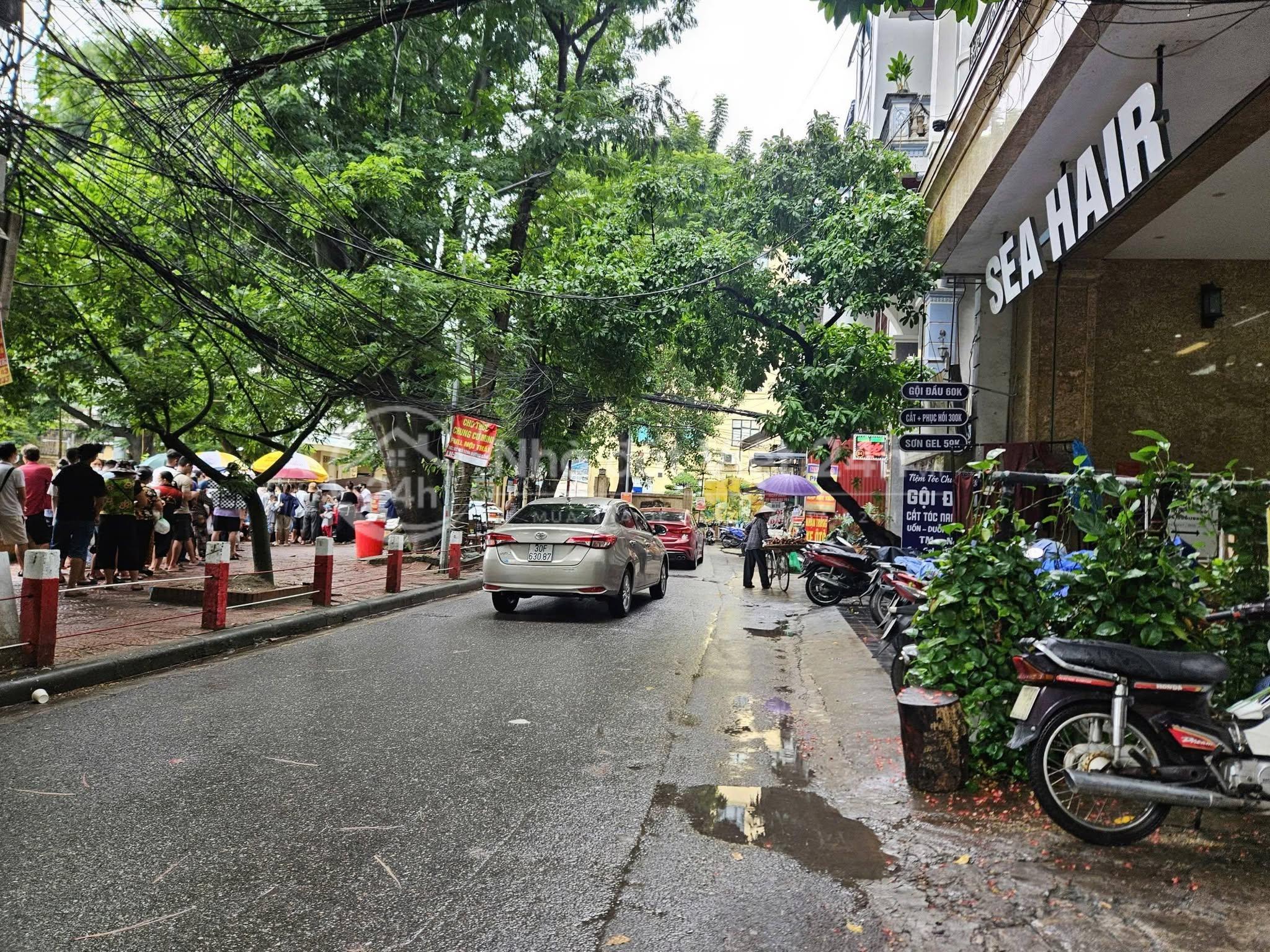 Bán nhà 10 Tầng ngõ 82 phố Chùa Láng diện tích 102 m giá 50 tỷ